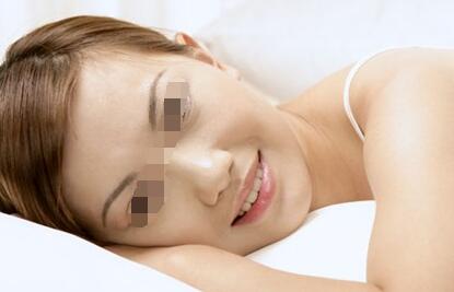 身上零零散散有几块白斑,妙龄女子一个做法造成终生遗憾